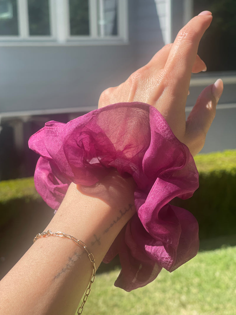 ORGANZA SCRUNCHIE-MAGENTA